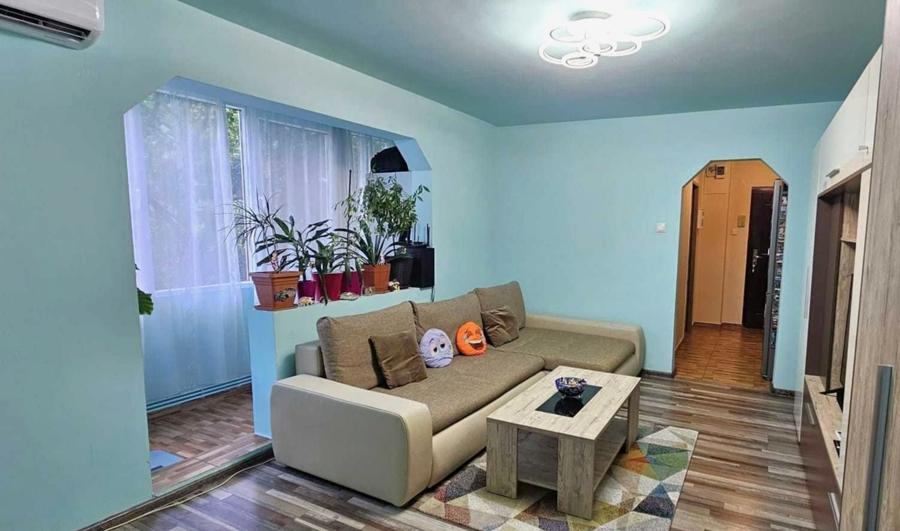 Apartament cu 3 camere semidecomandat în Circumvalațiunii