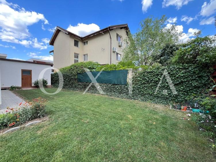 Apartament cu 3 camere semidecomandat, mobilat în Dumbrăvița