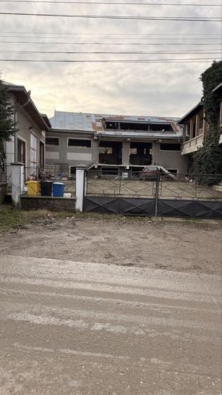 Casă cu 4 camere în Ipotești