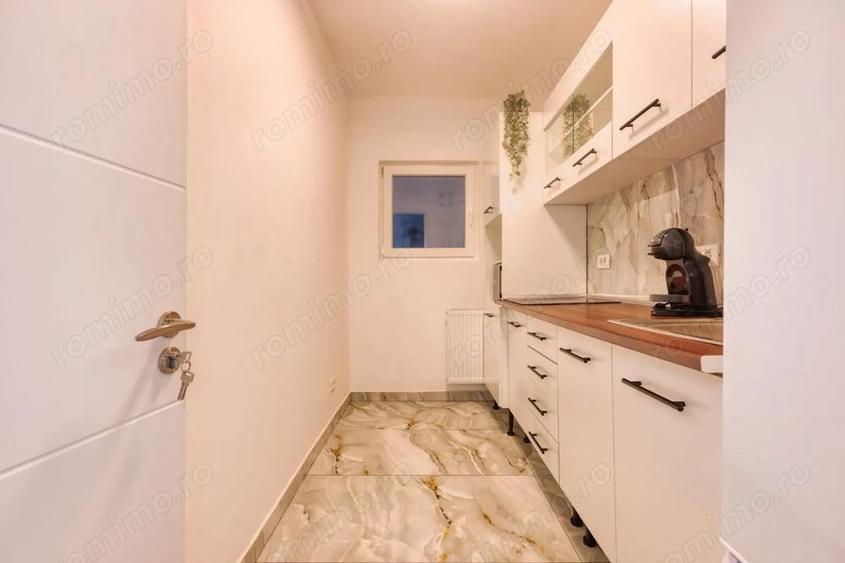 Apartament cu 3 camere semidecomandat în Romană