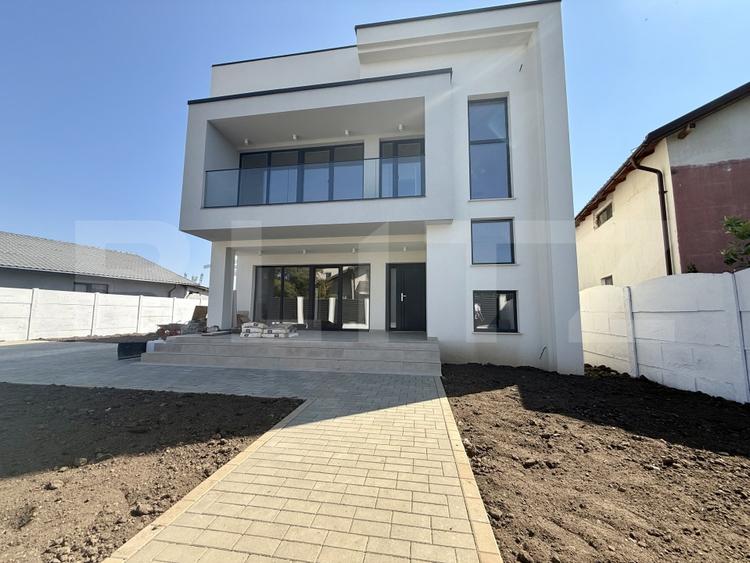 Casă individuală cu 5 camere cu Canalizare în Exterior Est