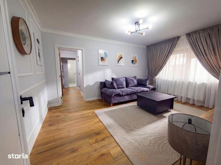 Apartament cu 3 camere semidecomandat, mobilat în Central
