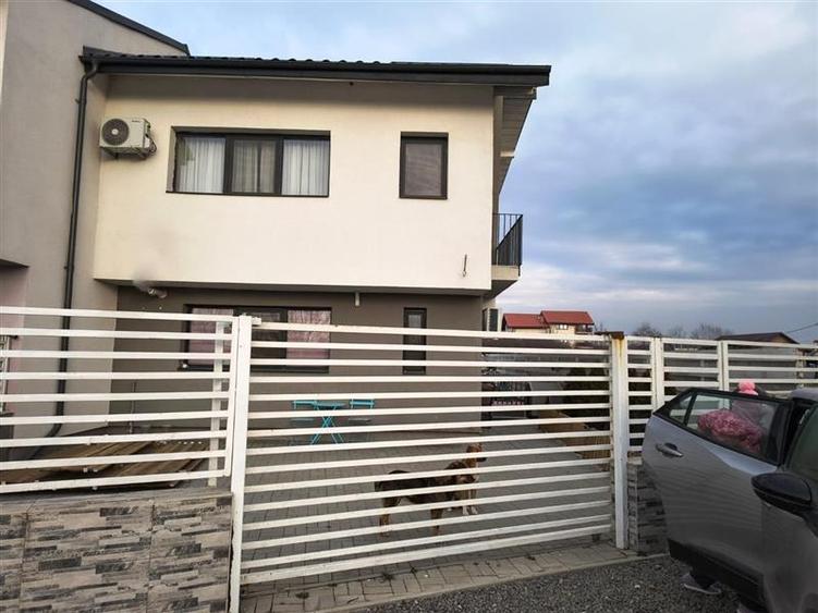 Casă individuală cu 5 camere cu Canalizare în Mogoșoaia