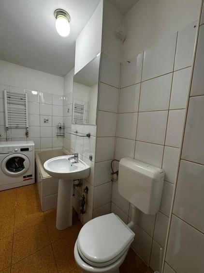 Garsonieră decomandată în 13 Septembrie