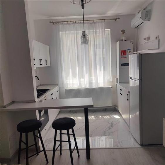 Apartament cu 2 camere decomandat, mobilat în Roșu