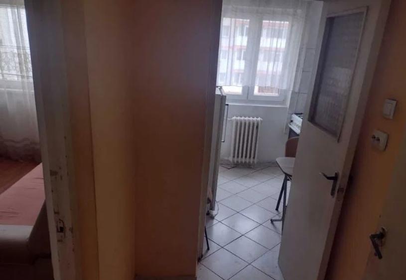Garsonieră decomandată, mobilată în Titan