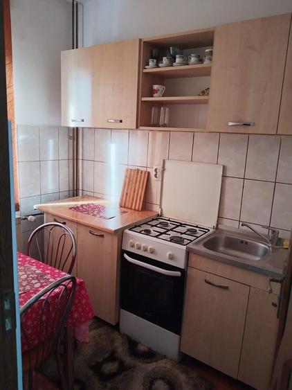 Garsonieră decomandată în 23 August