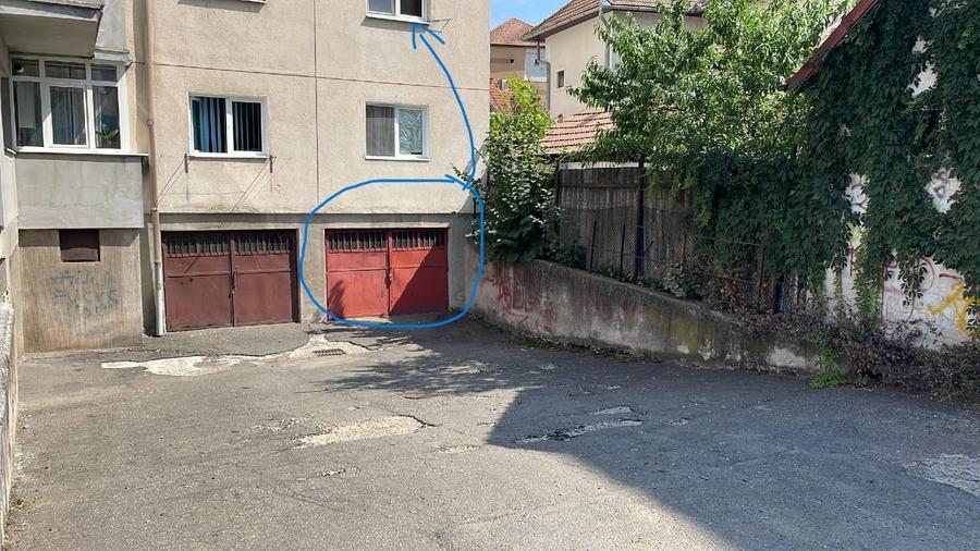 Apartament cu 4 camere decomandat în Cetate