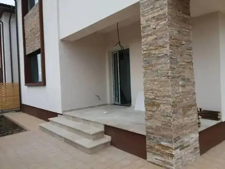 Casă cu 5 camere cu Teren 650 Mp în Vest