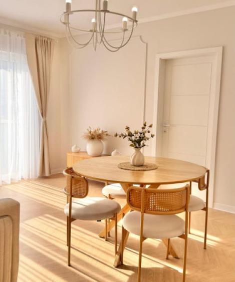Apartament cu 3 camere decomandat în Florești