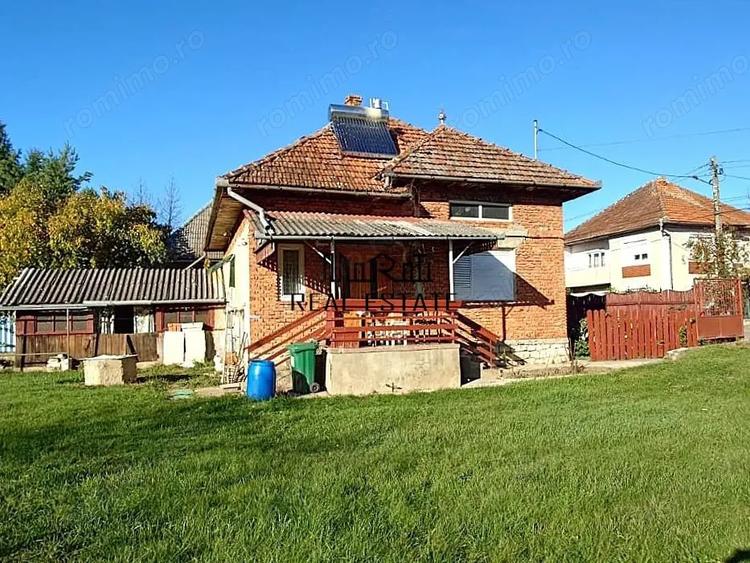 Casă cu 2 camere cu Teren 1088 Mp în Vața de Jos