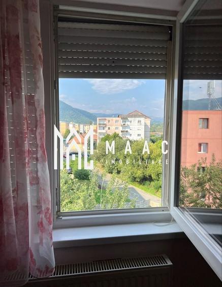 Apartament cu 3 camere semidecomandat, mobilat în Central