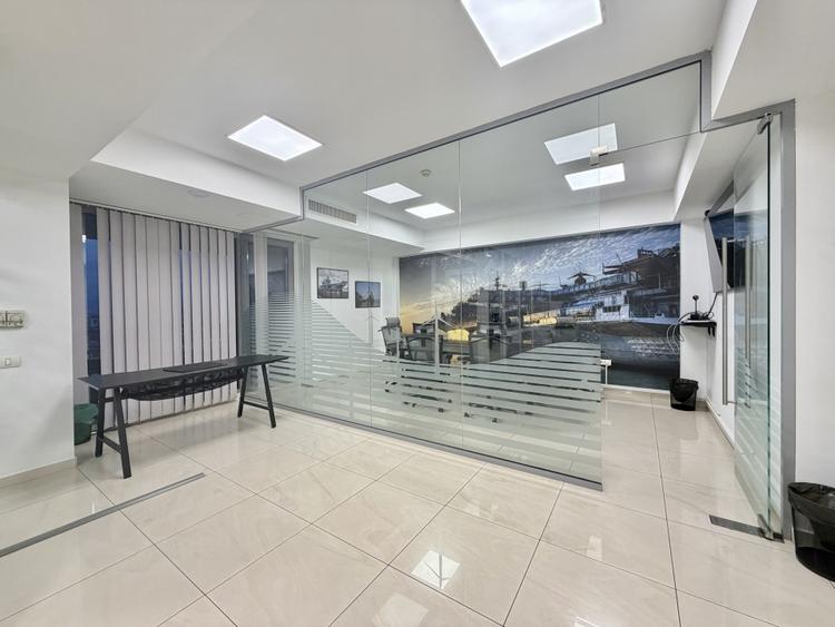 Spațiu comercial, de 200 mp, în Central