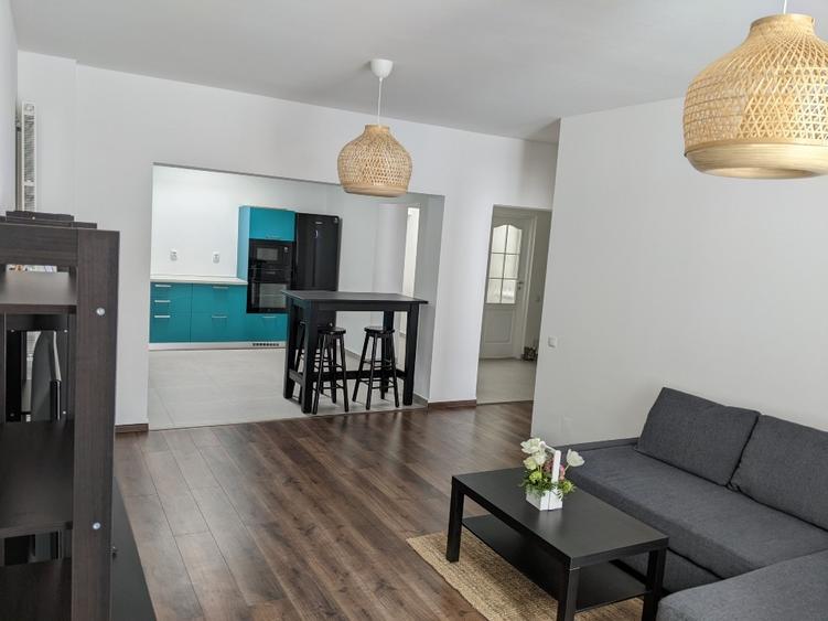 Apartament cu 3 camere decomandat în Noua
