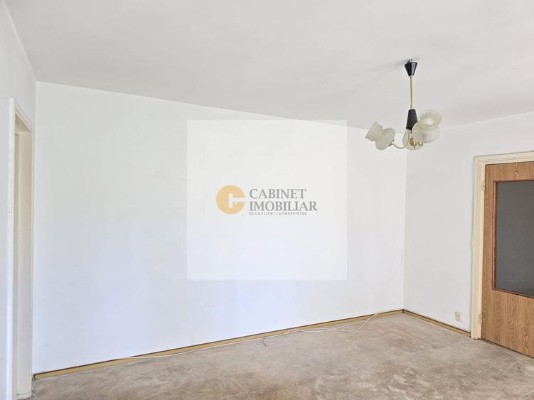 Apartament cu 3 camere semidecomandat în Gorjului