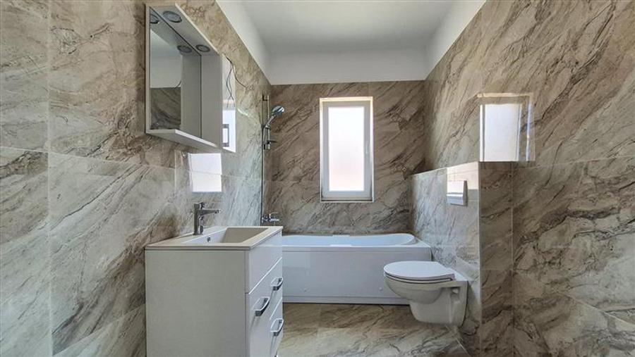Duplex cu 5 camere cu Canalizare în Moșnița Nouă