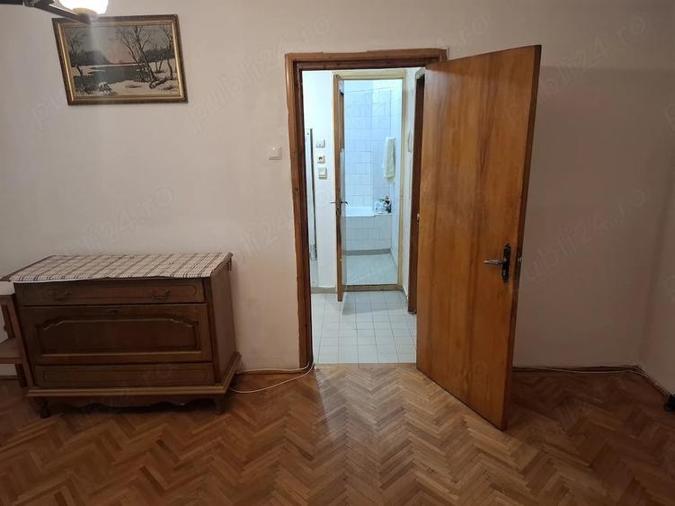 Garsonieră decomandată în Sud