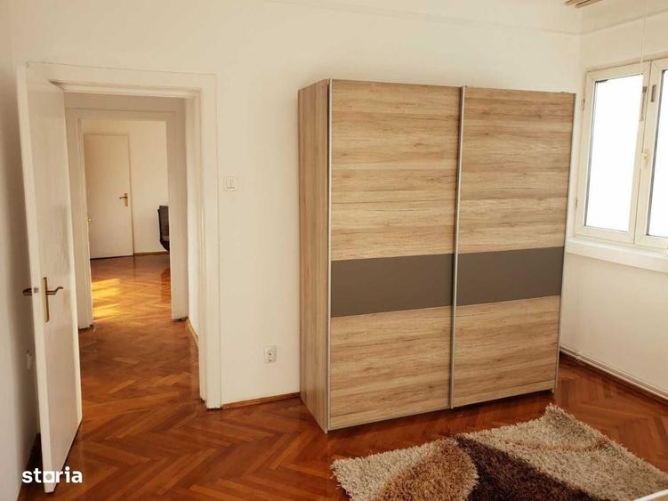 Apartament cu 3 camere în Romană