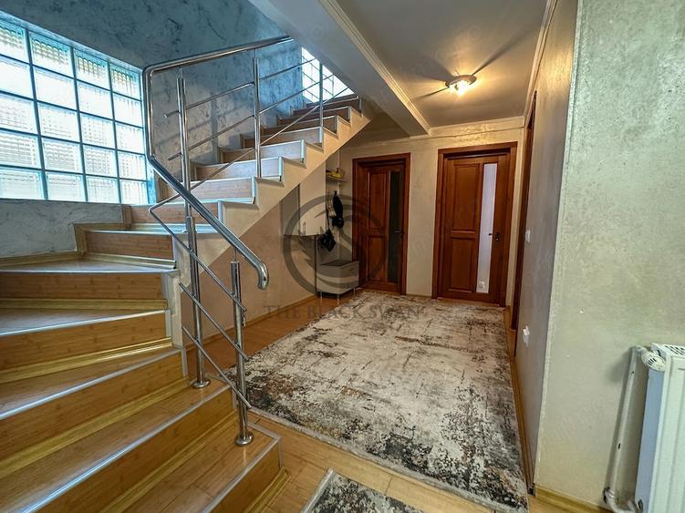Casă cu 4 camere cu Teren 238 Mp în Românești