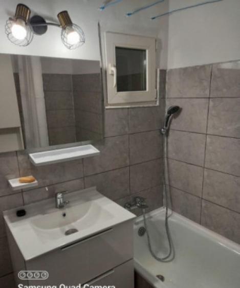 Apartament cu 3 camere decomandat, mobilat în Grivița