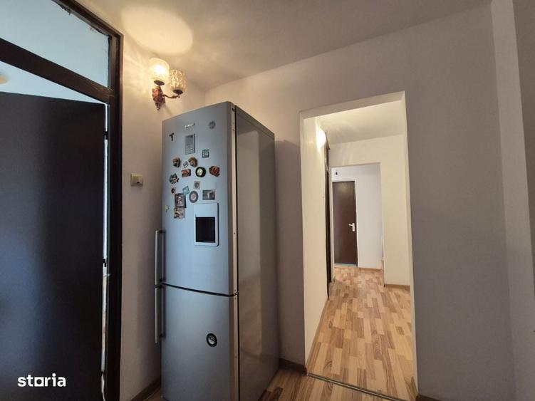 Apartament cu 3 camere decomandat în 9 Mai
