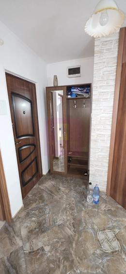 Apartamnet cu 3 camere de vanzare in Campina, Central - 1
