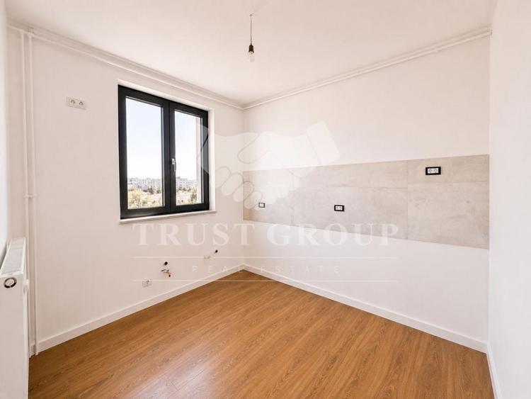 Penthouse cu 3 camere decomandat în Vatra Luminoasă