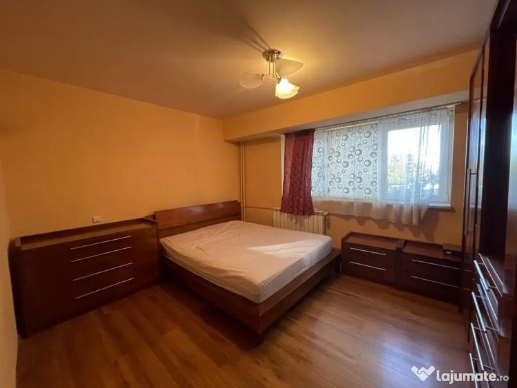 Apartament cu 4 camere decomandat în Victoriei