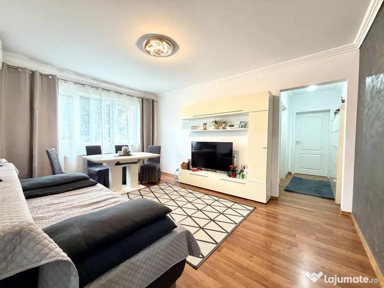 Apartament cu 3 camere semidecomandat în Cetății