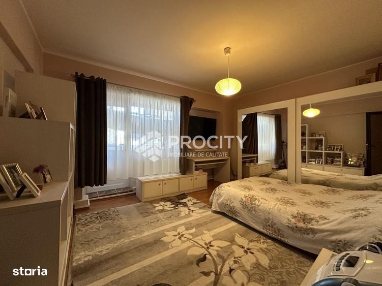 Apartament cu 4 camere decomandat în Nicolina