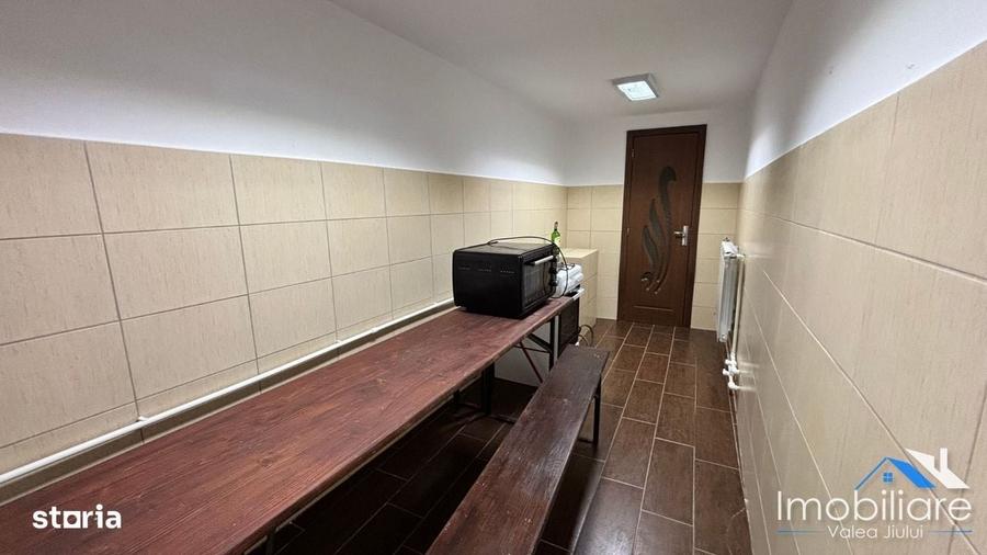 Casă cu 4 camere decomandat în Petros