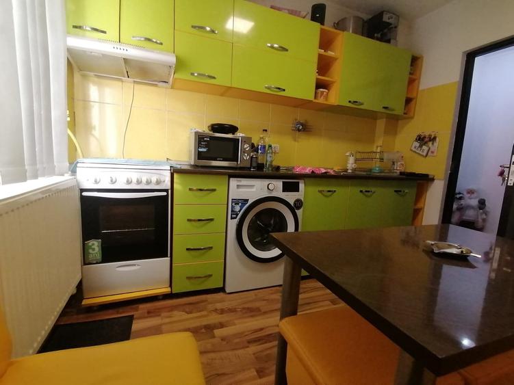 Apartament cu 2 camere semidecomandat în Corbu
