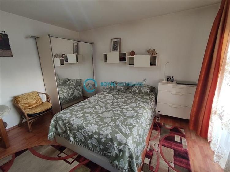 Casă individuală cu 6 camere cu Teren 80 Mp în Central