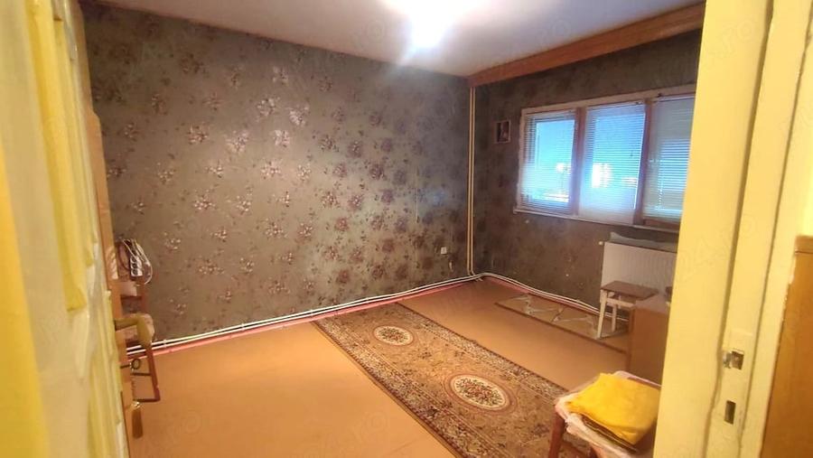 Apartament cu 4 camere decomandat în Micro 21