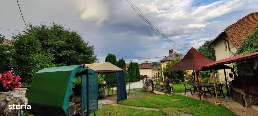 Casă cu 4 camere cu Teren 500 Mp în Central