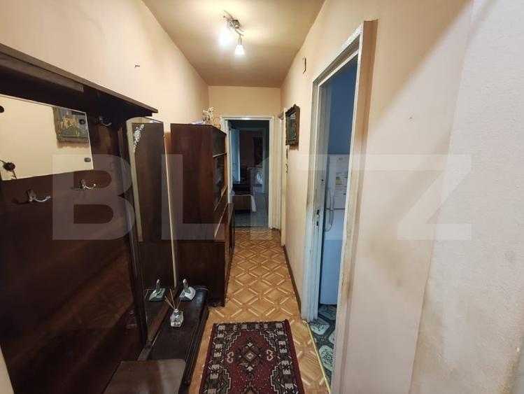 Apartament cu 3 camere semidecomandat, mobilat în Nufărul