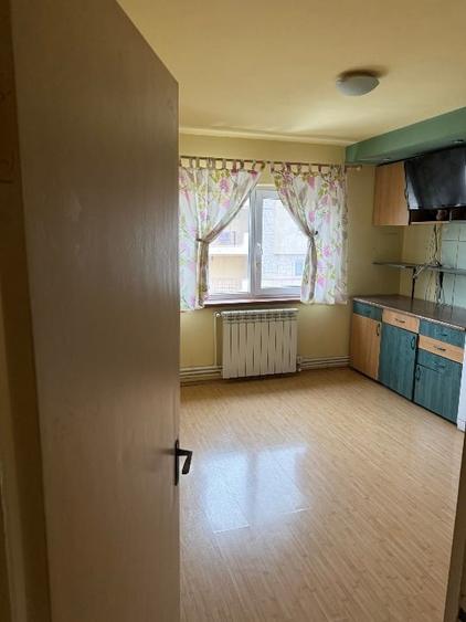 Apartament cu 4 camere decomandat în Agigea