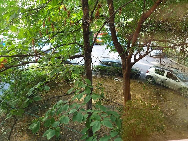 Apartament cu 2 camere decomandat în P-ța Victoriei