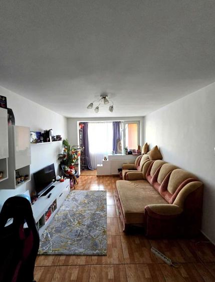 Apartament cu 3 camere decomandat în Colentina