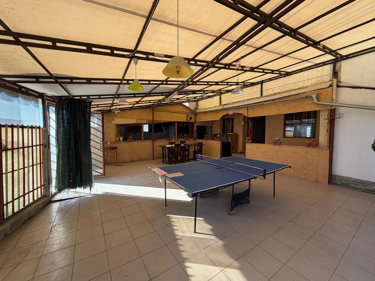 Casă individuală cu 16 camere cu Garaj în Spătaru
