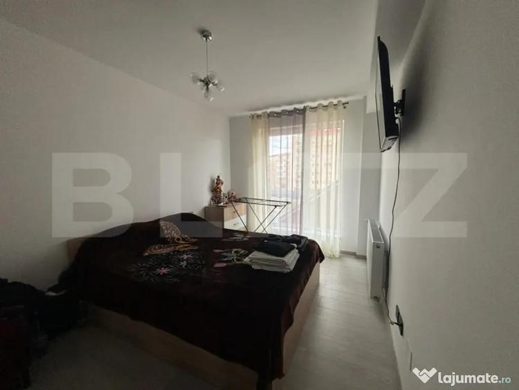 Apartament cu 3 camere semidecomandat, mobilat în Calea Moldovei