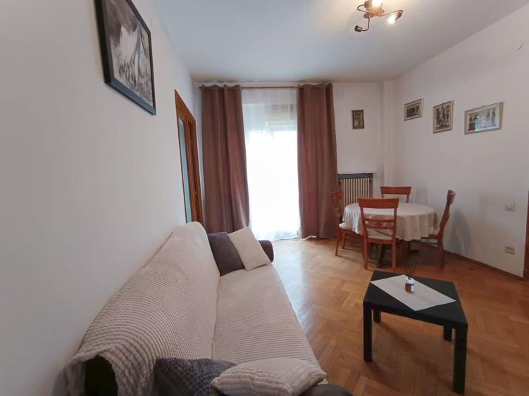 Apartament cu 4 camere semidecomandat, mobilat în Armeneasca
