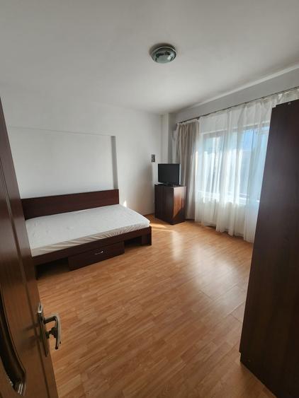 Apartament cu 2 camere decomandat în Văcăresti