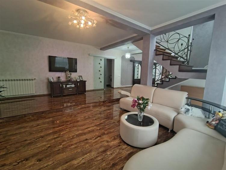 Casă individuală cu 5 camere cu Teren 1600 Mp în Moara