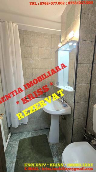 Apartament cu 3 camere semidecomandat în Banat