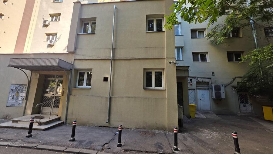 Apartament cu 4 camere decomandat în Barbu Văcărescu