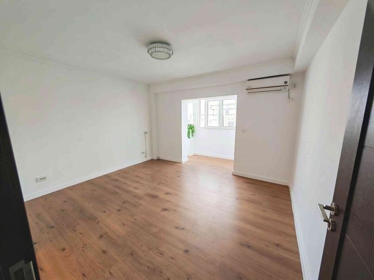 Apartament cu 4 camere decomandat în Decebal