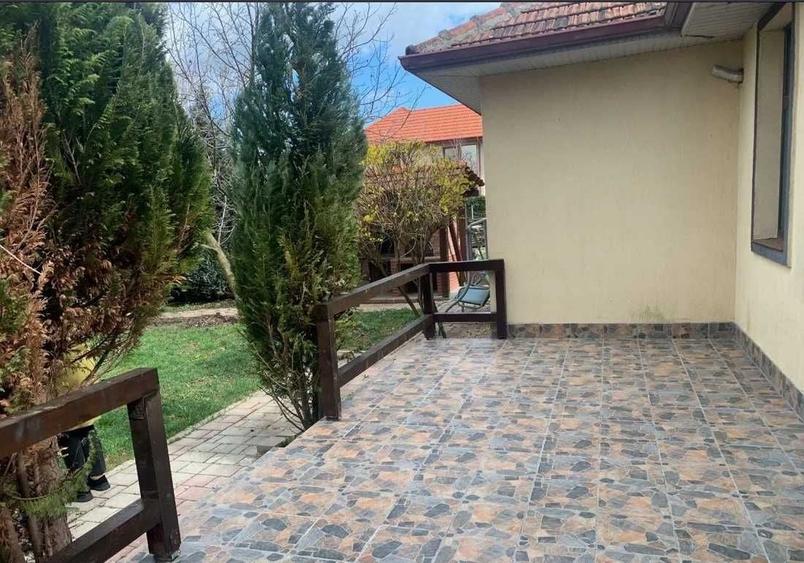 Casă cu 3 camere în Lazuri