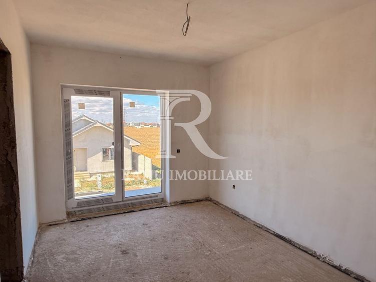 Casă individuală cu 4 camere cu Canalizare în Sântandrei