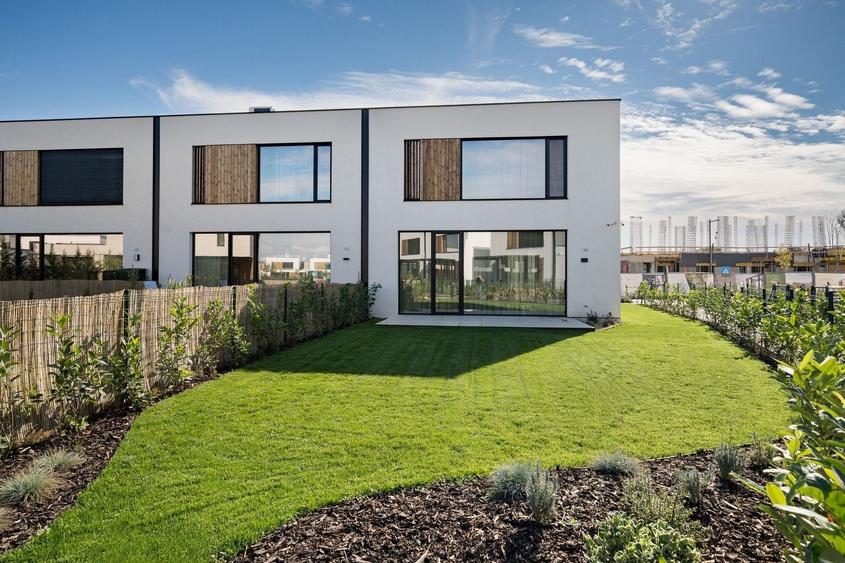 Duplex cu 4 camere cu Piscina în Tunari